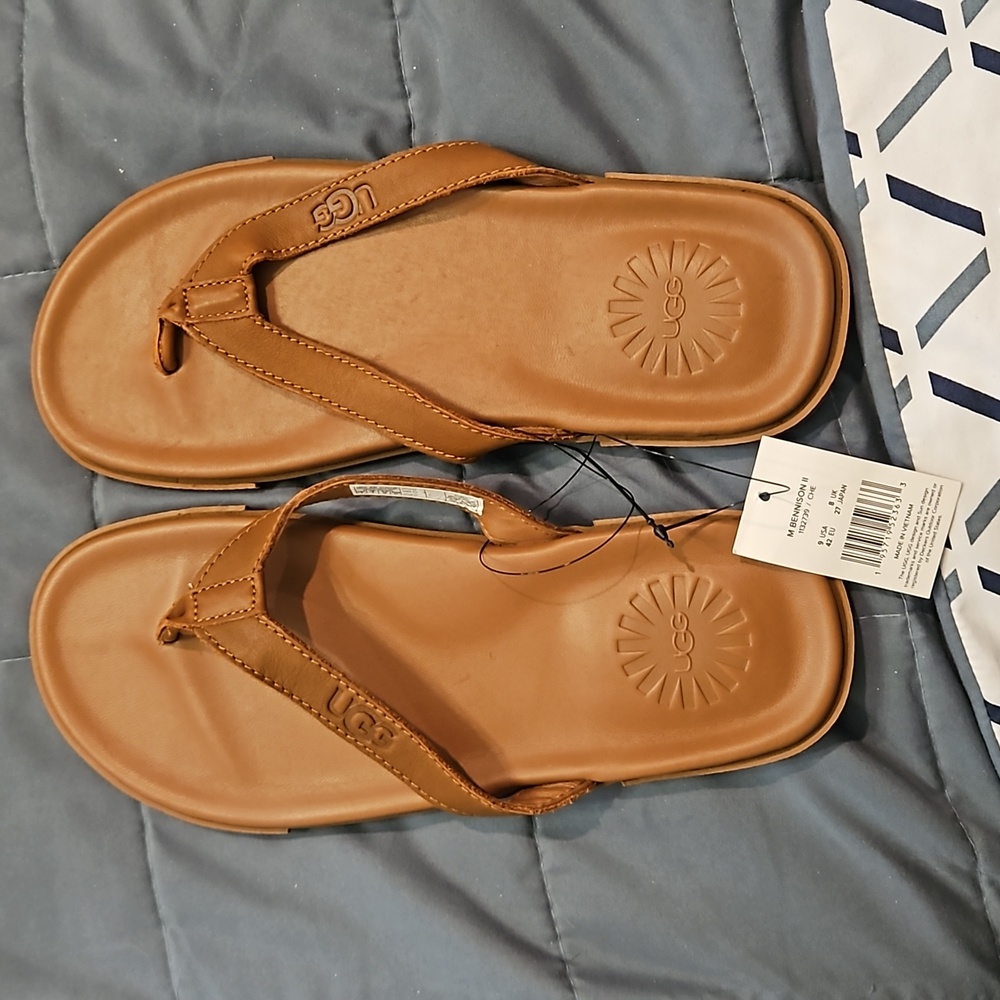Ugg flip flops